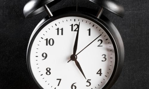 clock-showing-5-AM-to-emphasize-the early-morning-start 